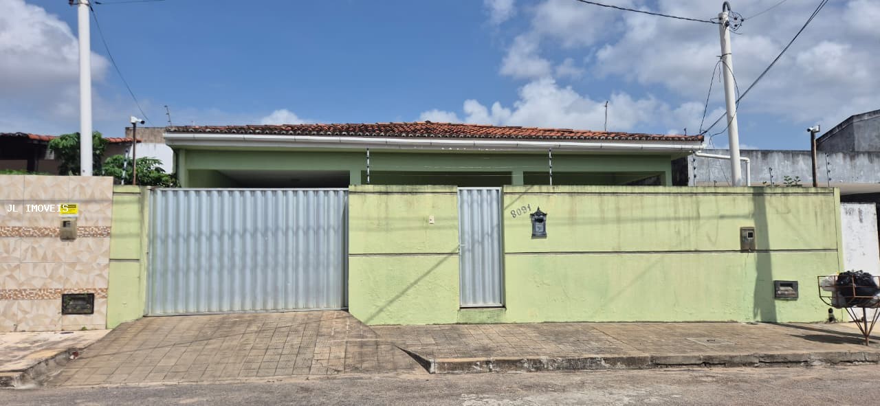 Casa, 3 quartos, 236 m² - Foto 1